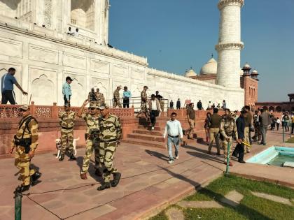 ताजमहालला बॉम्बने उडवण्याची धमकी